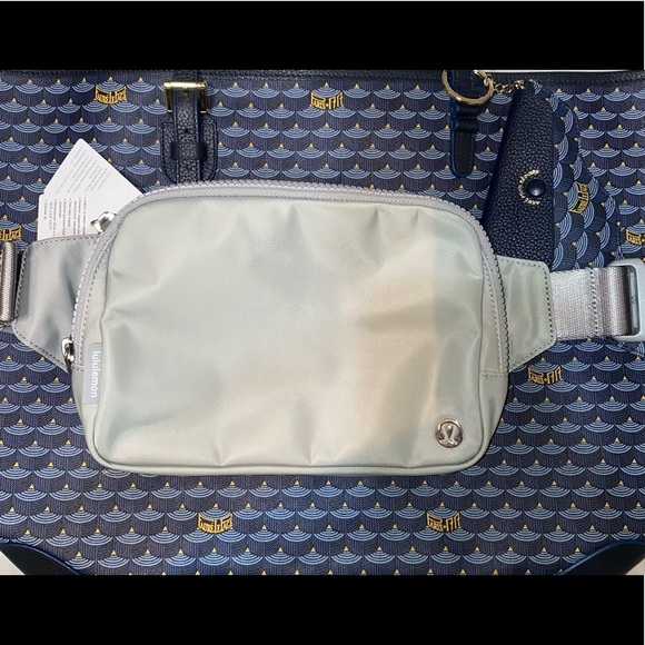 LULULEMON EVERYWHERE BELT BAG - Picture 9 of 15